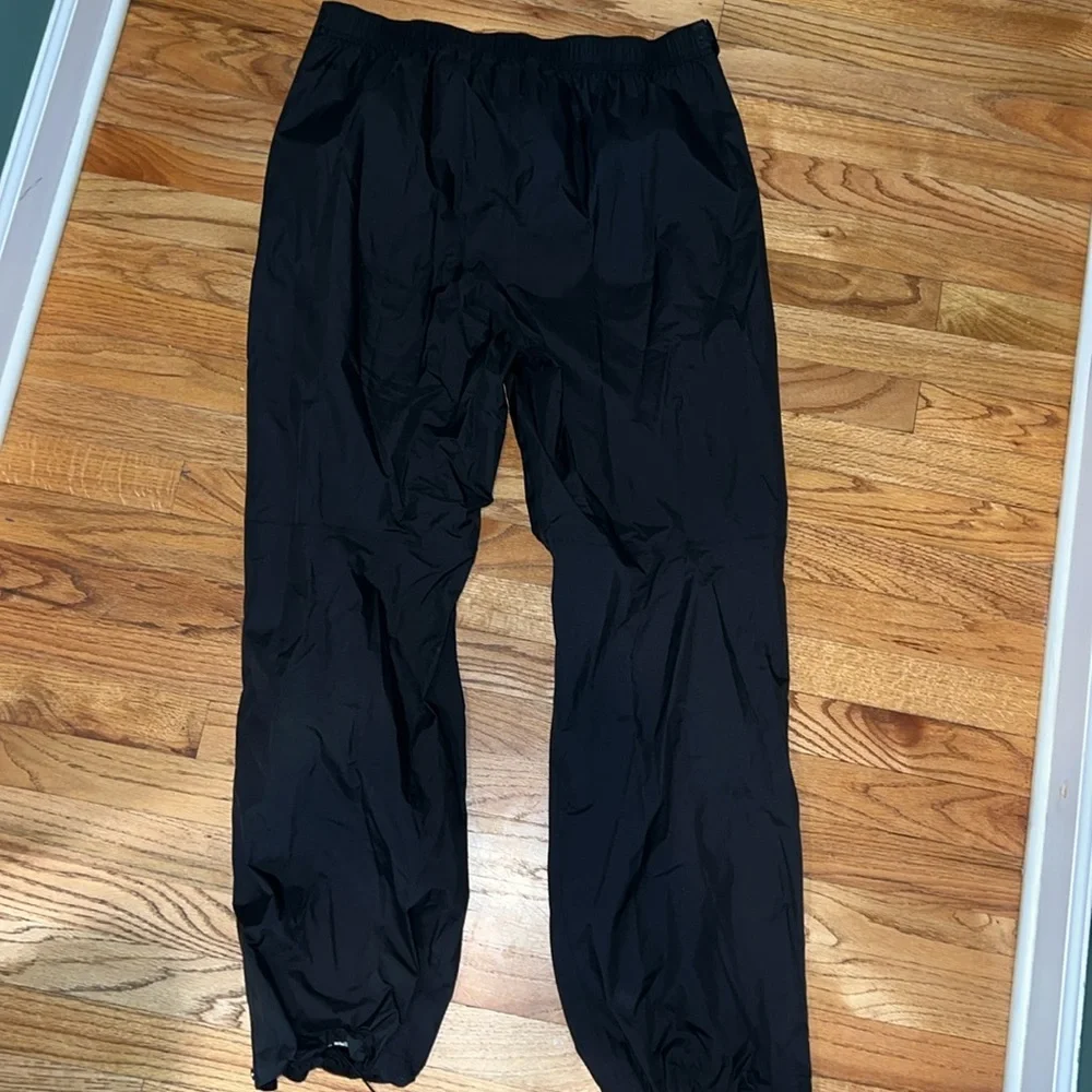 Black Men’s REI,‎ the co-op pants. Size Large.  Full zip up leg--Peak 2.5L